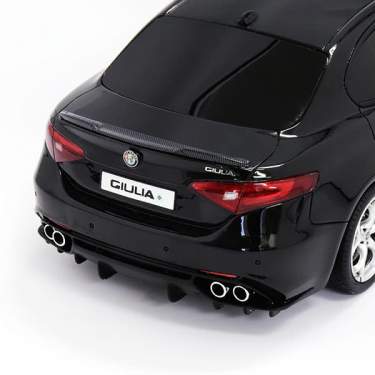 カーブランド・アルファ ロメオのOTTO社製世界限定999台の1/18モデルカー